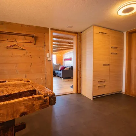 Chalet Roesi - Ferienwohnung Mit Hot Pot & Bergsicht *