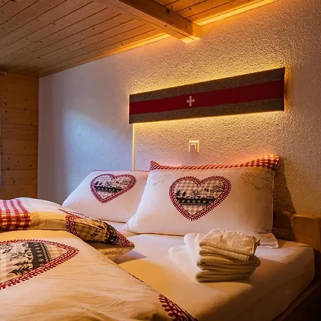 Chalet Roesi - Ferienwohnung Mit Hot Pot & Bergsicht *