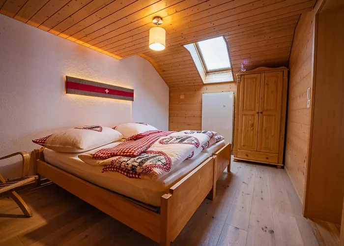 Chalet Roesi - Ferienwohnung Mit Hot Pot & Bergsicht אדלבודן